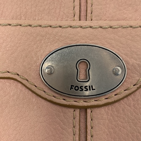 Fossil Womens Maddox  Leather Zip Around Wallet Clutch Key Hole Hardware - Picture 5 of 10